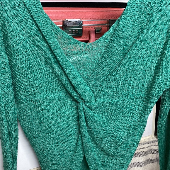 Beautiful multi wear knit sweater - Picture 3 of 7